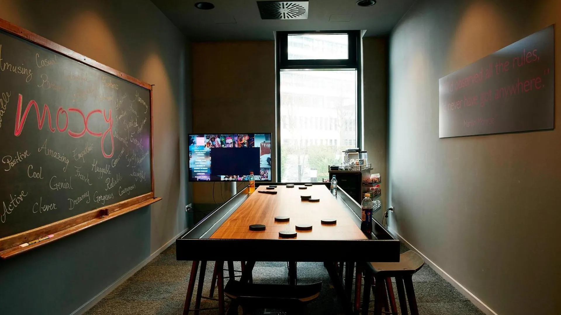 Moxy Frankfurt Eschborn Hotel